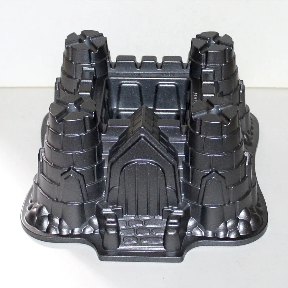 Nordic Ware Castle Bundt Cake Pan bakeware nonstick 10 cup Cast Aluminum USA